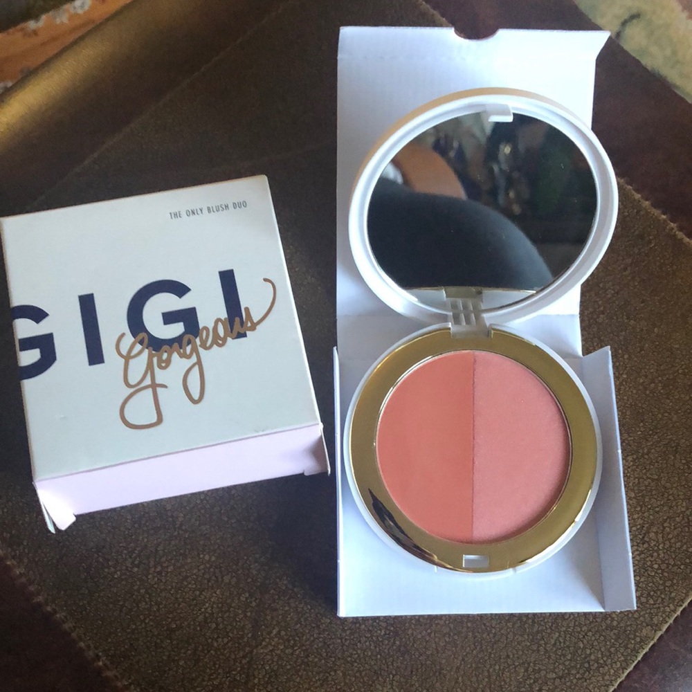 Blush in compact brand new